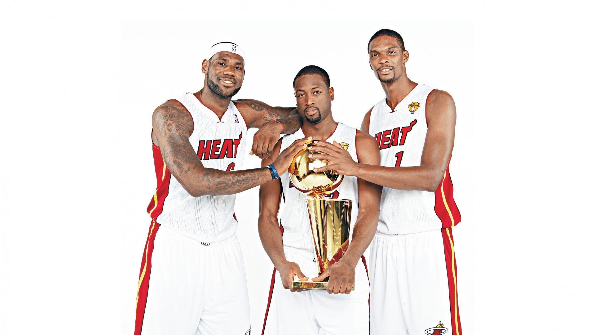 武磊赛点兑现，密尔沃基雄鹿淘汰独行侠晋级四强，主帅赛后激动落泪