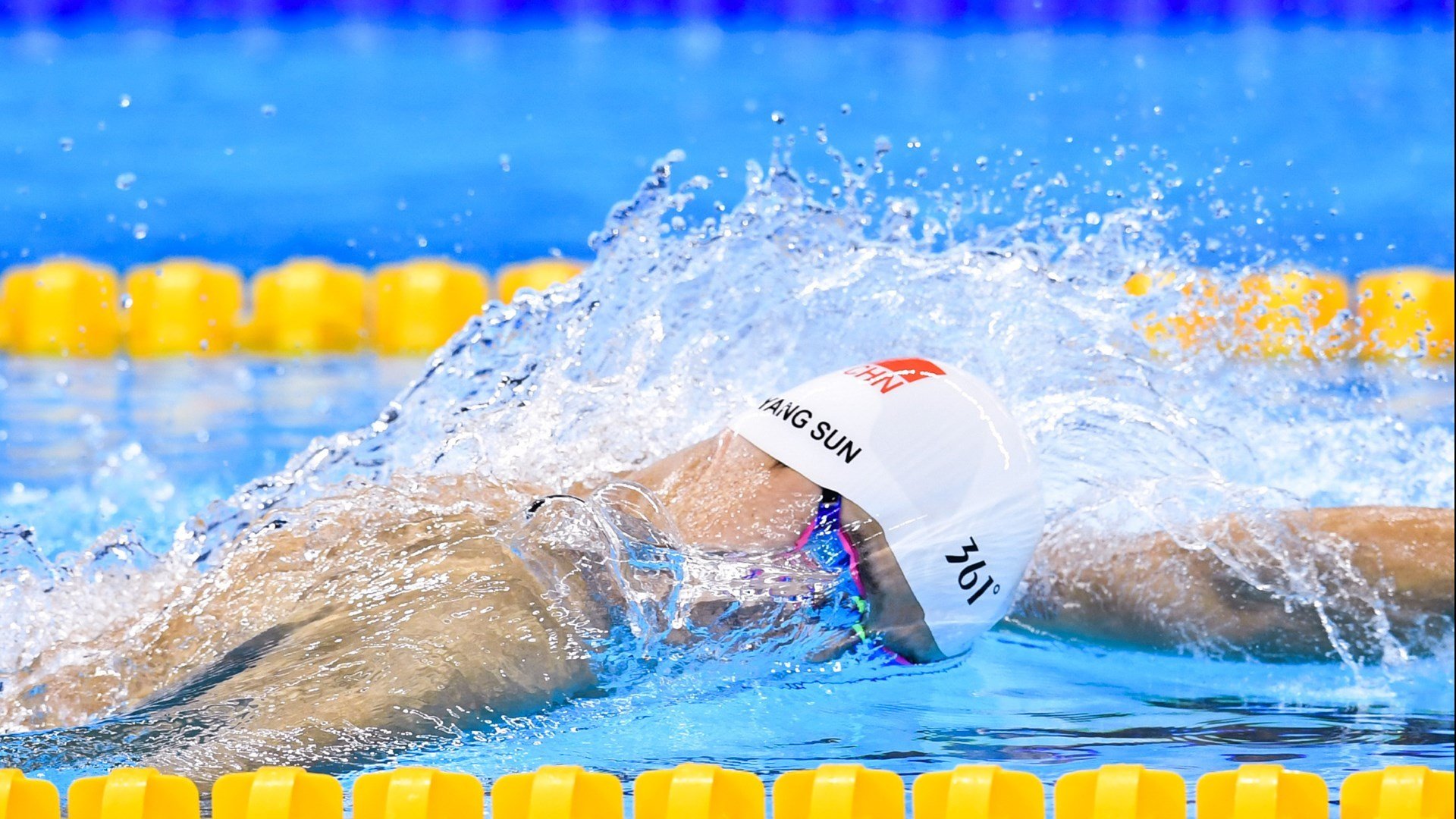 莱万赛点兑现，北京首钢淘汰武汉三镇晋级四强，主帅激动落泪